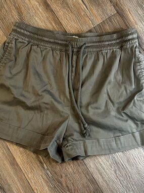 Lou & Grey Everyday Drawstring Women's Shorts in Olive